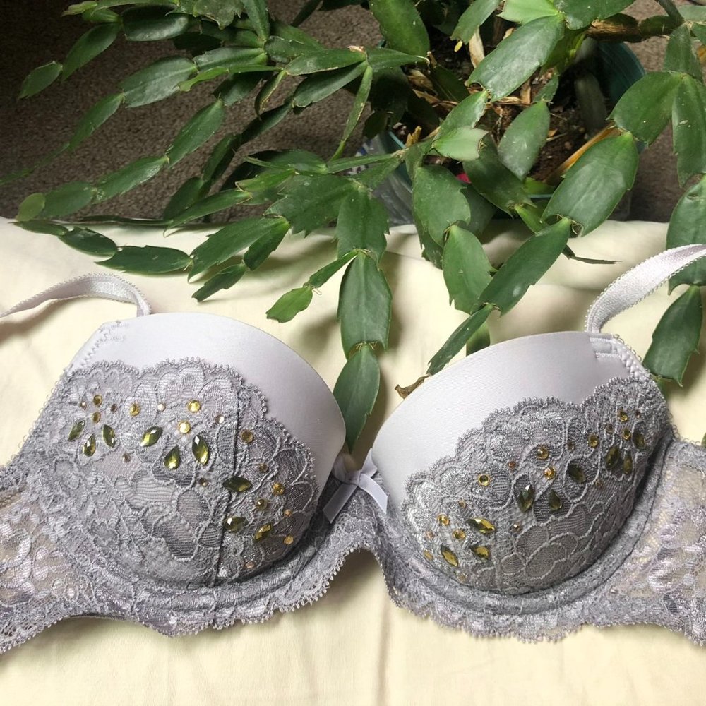 NWT Victoria's Secret bra 32a